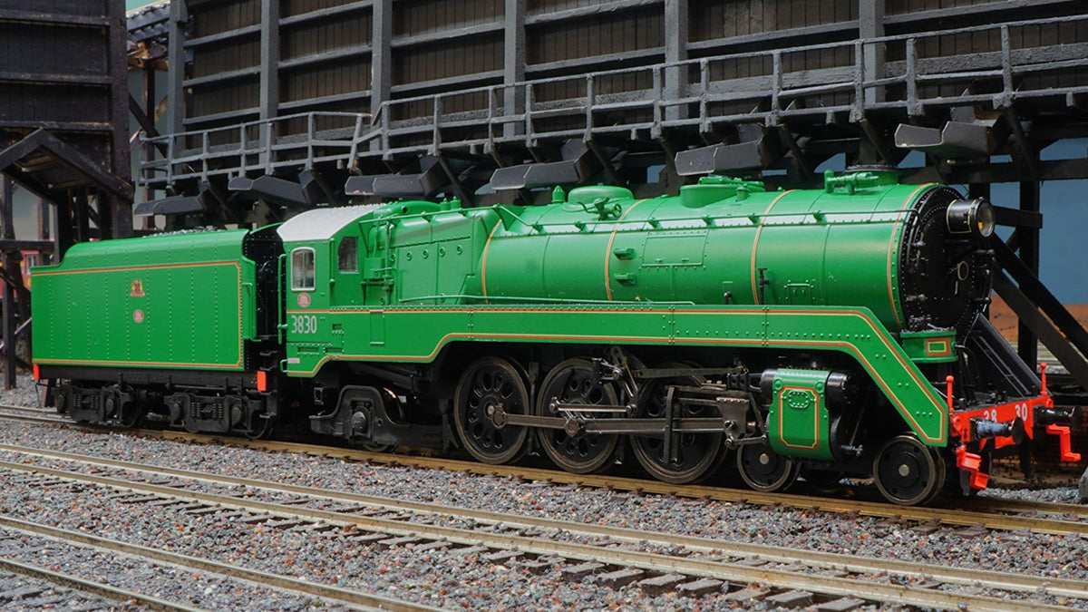 3830 with green smoke box at Werris Creek coaling stage.
This "green smoke box" variation is available on 3813, 3822 and 3830.