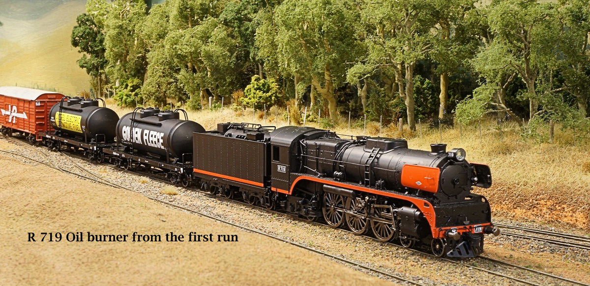 VR R Class Steam Engine