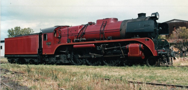 R 766 in Canadian Red